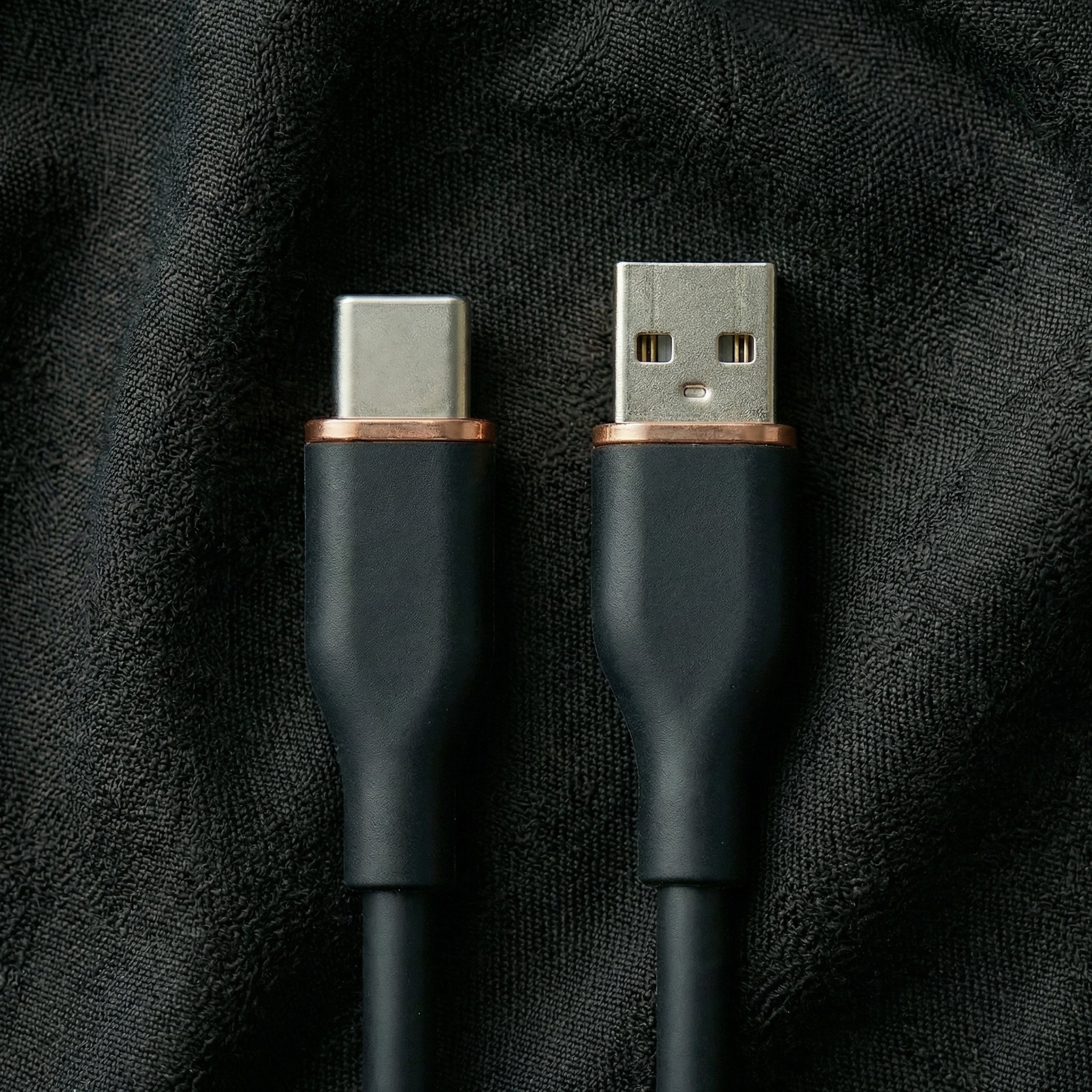 Svart laddkabel USB-A till USB-C