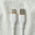 Vit laddkabel USB-A till USB-C